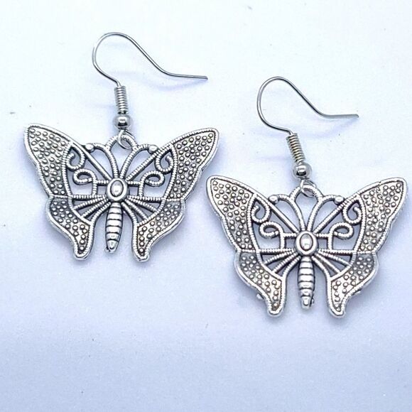 🦋 Silver Filagree Butterfly Necklace + Earrings Matching 3pc Jewelry Set Gift - Picture 4 of 10